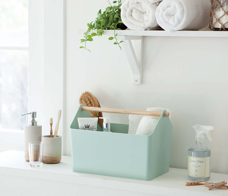 Caja YAMAZAKI plástica con manija de madera verde agua - Manifesto Design Store